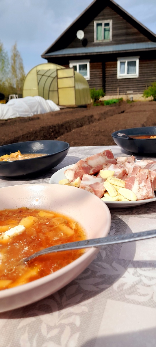 Кто работает, тот ест!)