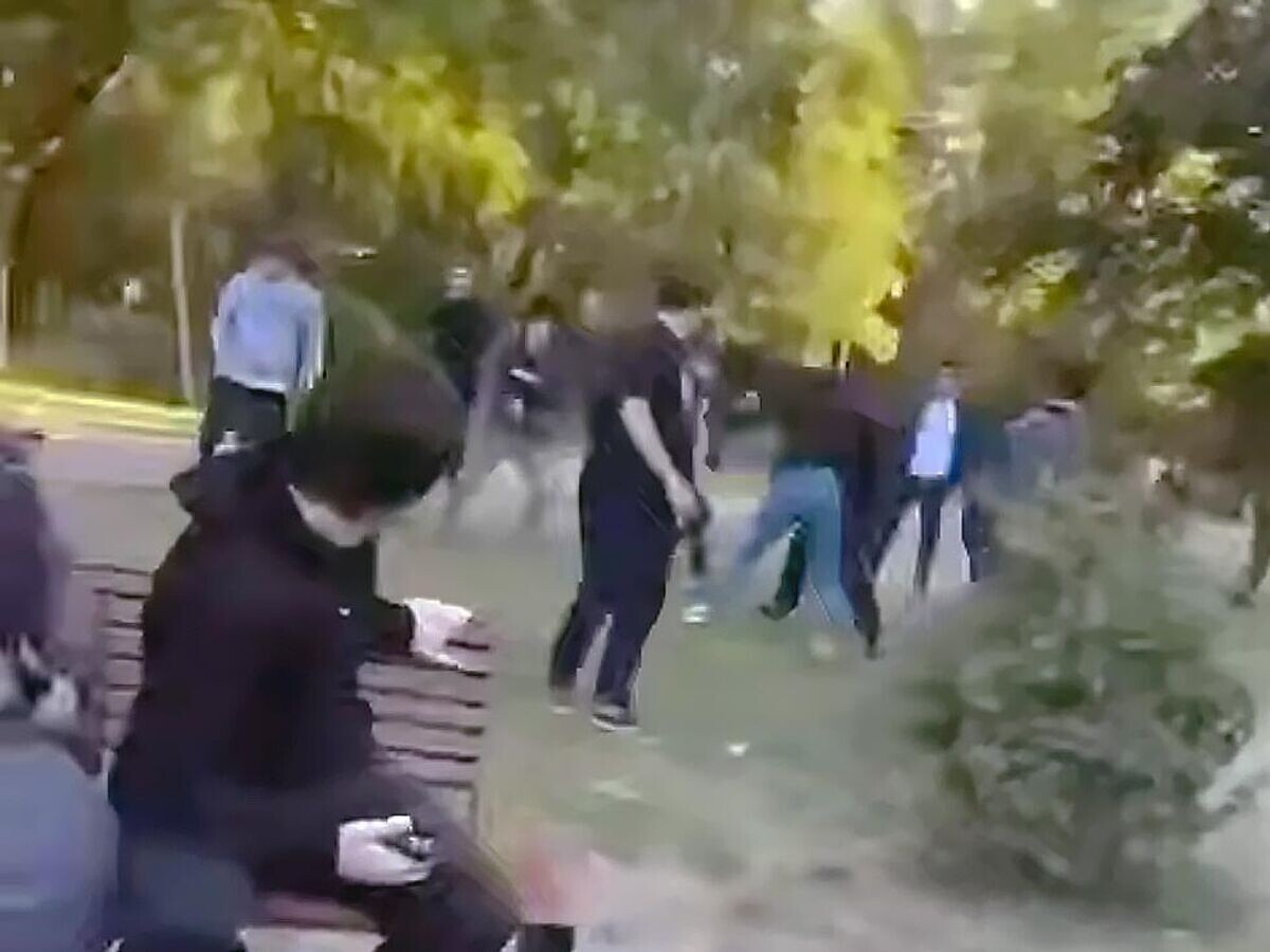    Драка подростков в Махачкале, Дагестан. Кадр видео из соцсетей