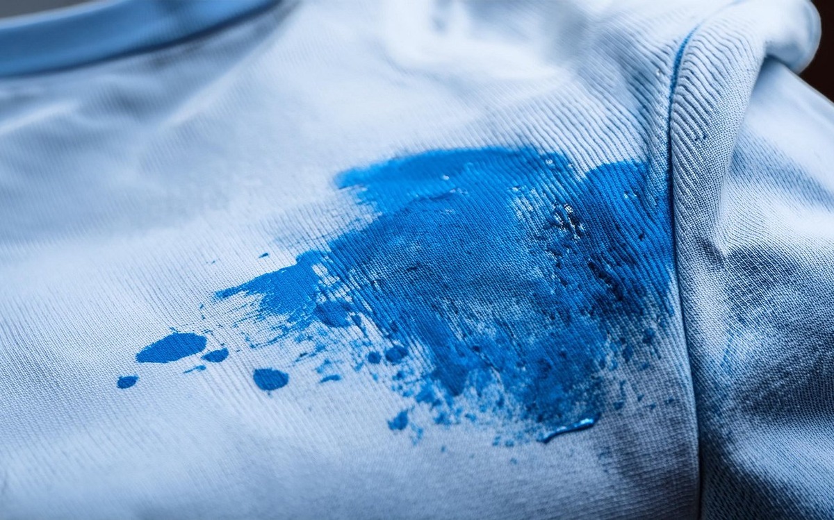 Спасаем одежду от пятен краски: запомните хитрости опытных хозяек / Фото: Pogovorim.by