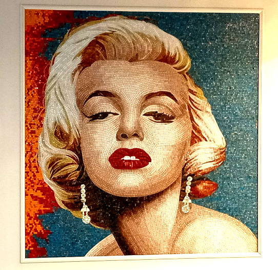 Мэрилин Монро. Мозаика в ресторане «Штальман». Донецк. Фото 2025 год