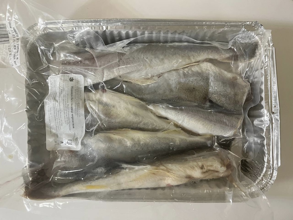 Упаковка наваги, размороженной в холодильнике