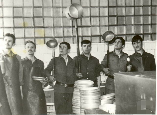 Наряд по столовой...