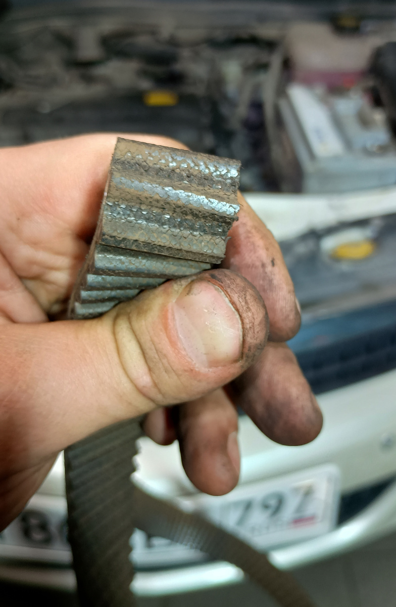 Кстати, ремень Conti. Сложно сказать, сколько он отходил.