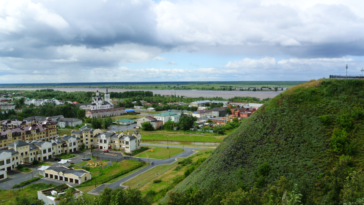 Попрощавшись с центральной частью, спускаемся вниз...