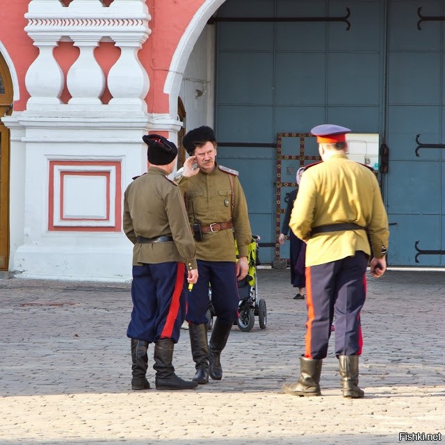 Казаки в Даниловом монастыре. Фото: fishki.net