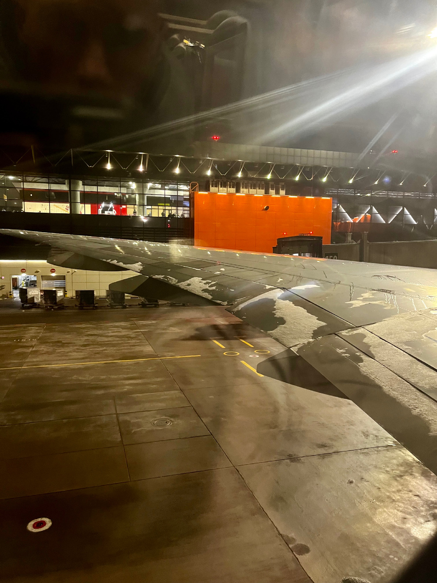 Вид из иллюминатора самолета 