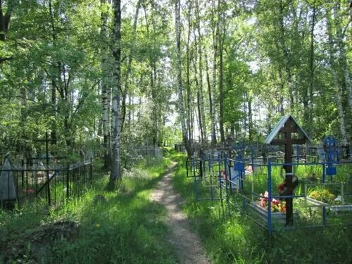 Деревенское кладбище