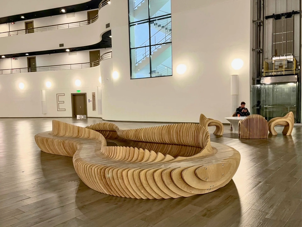 Реализованный проект нашей авторской модели: Параметрическая скамья Infinity.