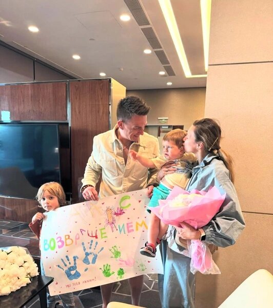 У артистов растут два сына с разницей в четыре года — Михаил и Мирослав