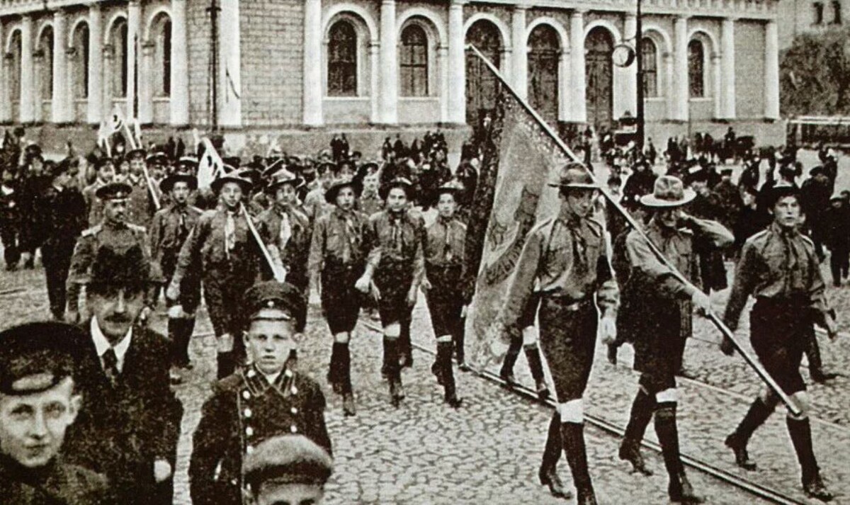 Парад скаутов до революции, Москва. Фото с сайта – https://dzen.ru