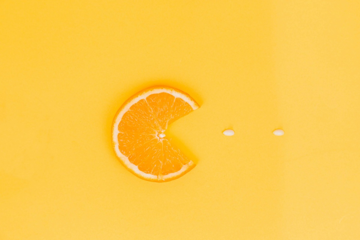 Источник изображения: https://unsplash.com/photos/orange-fruit-on-yellow-surface-GHp78jdvOZY