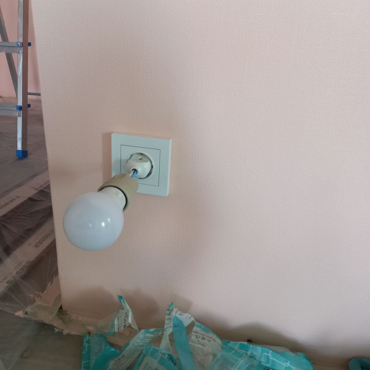 "Предупреждалка", что в розетке есть напряжение