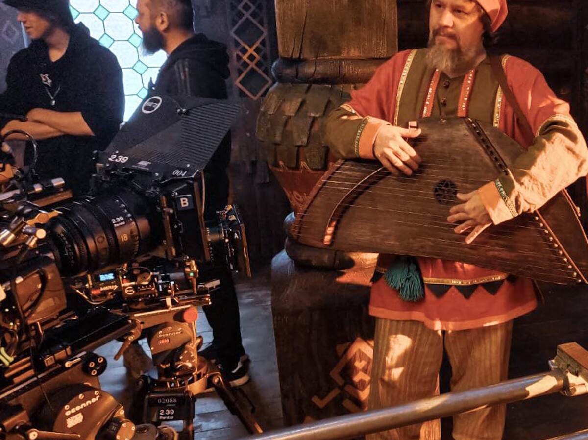 Гусляр на съемочной площадке: за кадром и в кадре