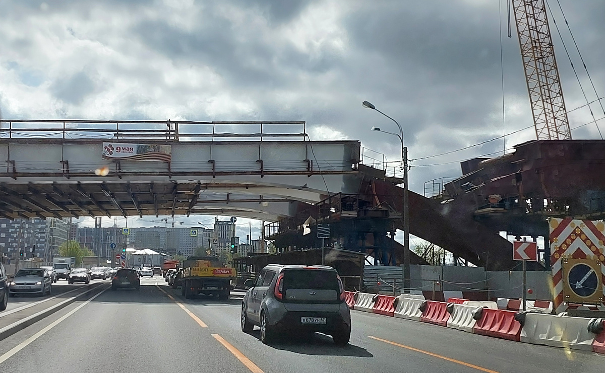Движению по набережной не мешает