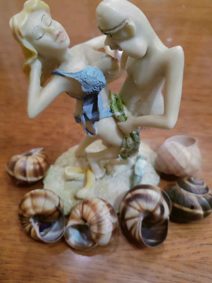 Картинка так, для заставки, не в тему конечно, но что попалось на глаза 🤣, есть у меня такая статуэтка. 