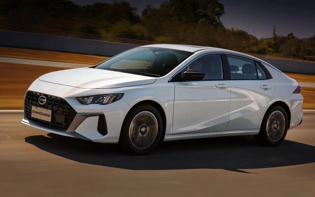 Empow GS облицовка без наворотов, бутафорские выхлопные раструбы и 16-дюймовые колеса с дисками упрощенного дизайна. По размерам — современный гольф-класс (Фото: GAC)