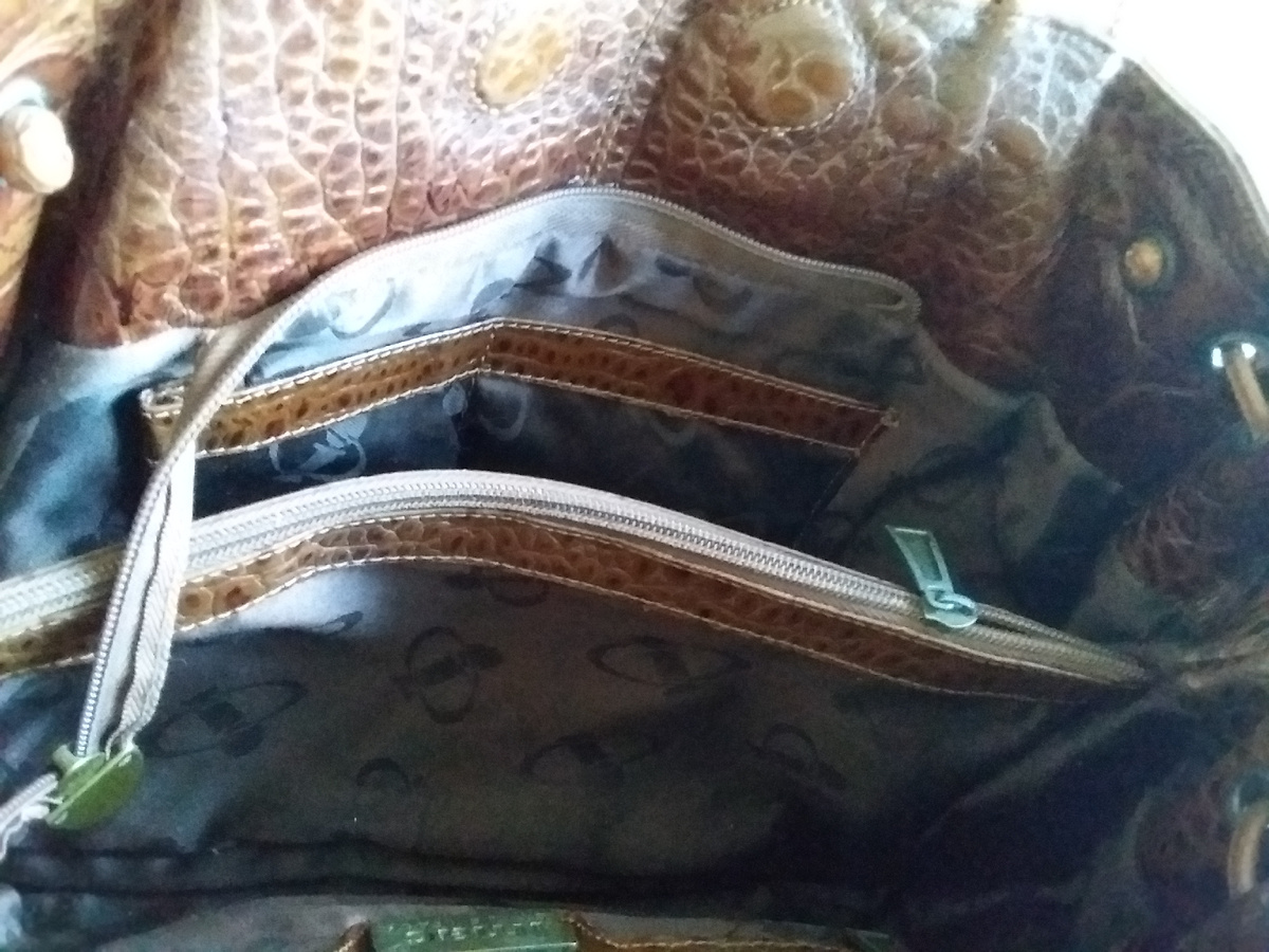 Единственное, что немного беспокоит - это магниты. Не навредят ли они телефону?