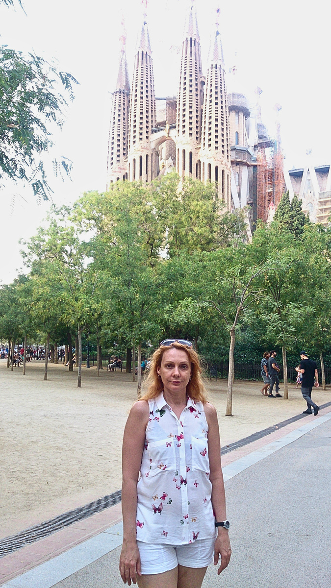 На площади перед храмом Саграда Фамилия. Фото автора