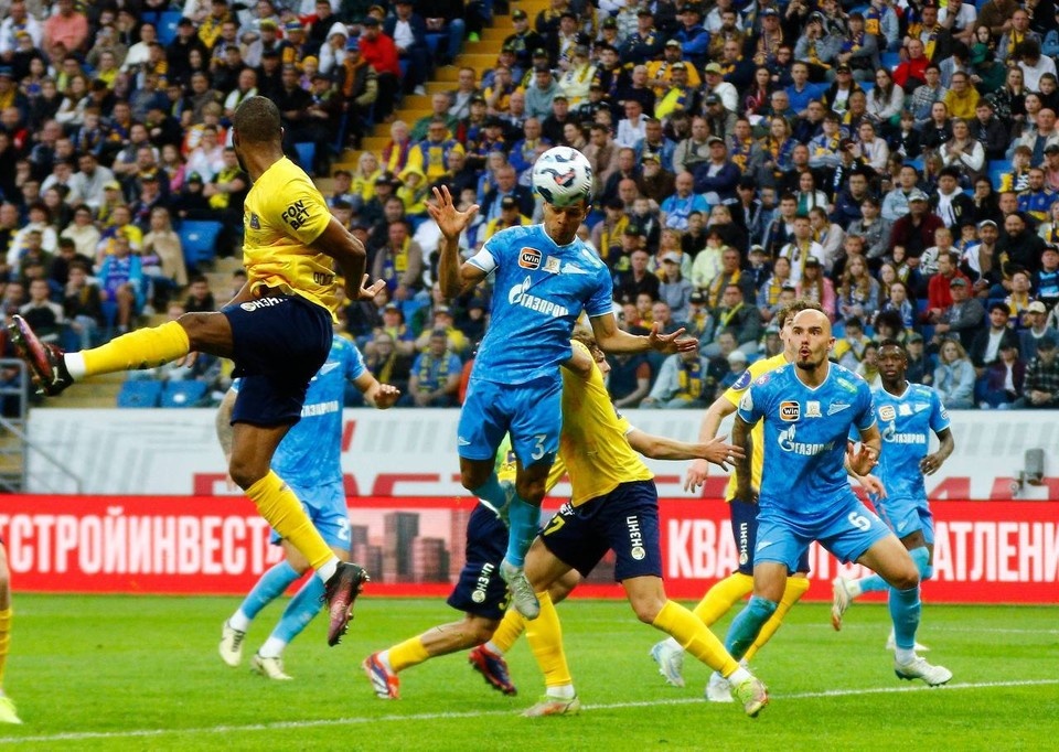    ФК "Ростов" уступил на своем поле действующему чемпиону России "Зениту" в 29 туре РПЛ. Денис Демков