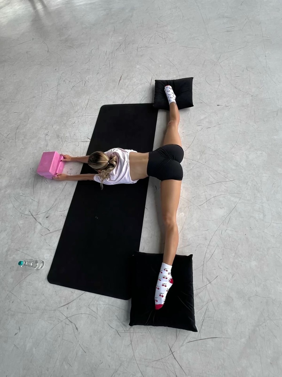 Как зажатые виски и челюсть мешают сесть на шпагат (и что с этим делать)