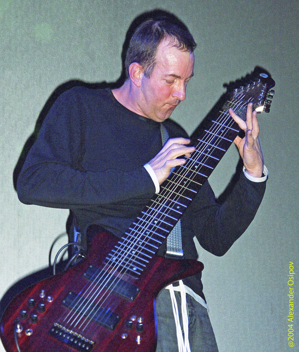 Трей Ганн во время концерта дуэта TU. Клуб «Б2», 16 апреля 2004 г.