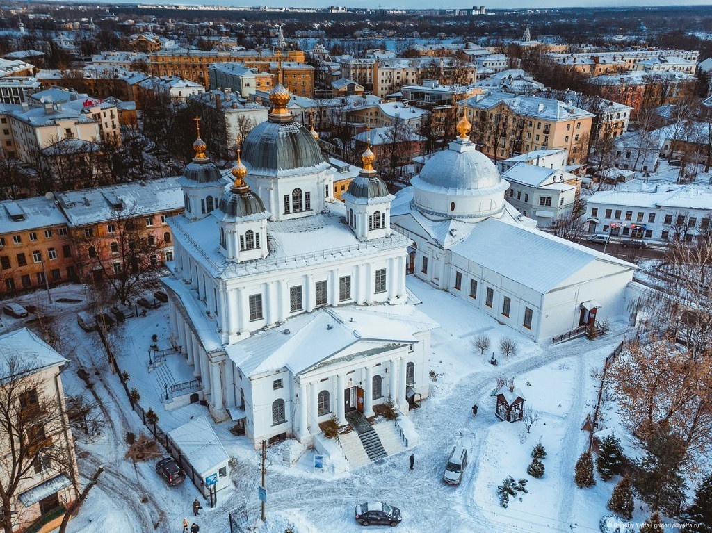 Казанский женский монастырь был основан во время обороны Ярославля в 1609 году.