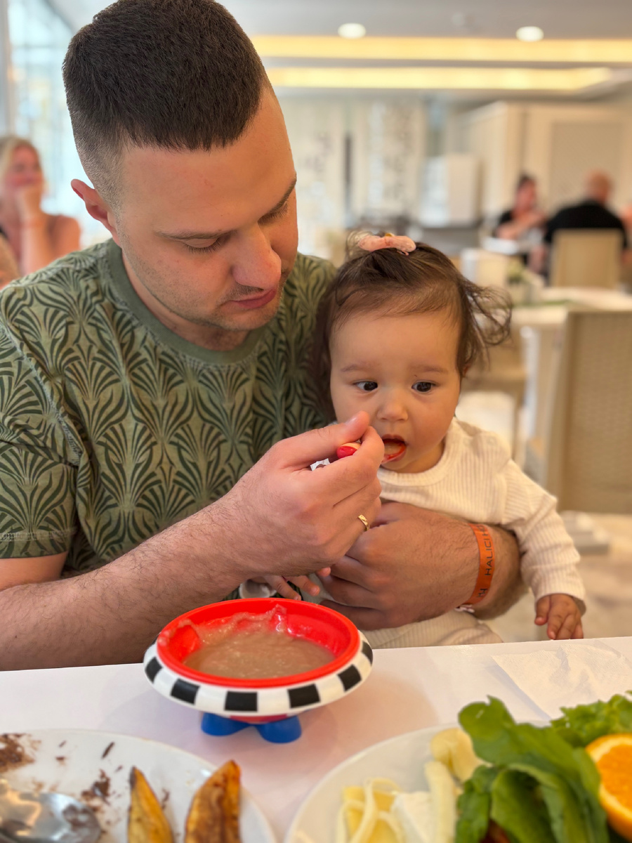 А что, оладушки с шоколадом не мне?