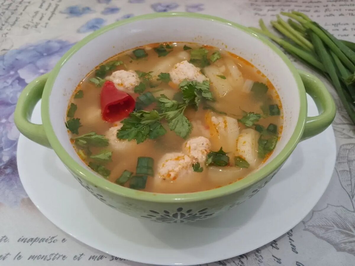 Рисовый суп с фрикадельками из куриного мяса