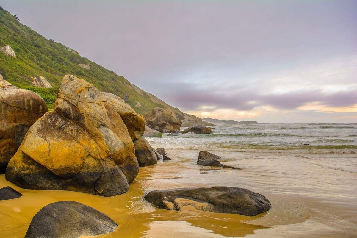 Пляж Сантинью, один из 44 пляжей Флорипы