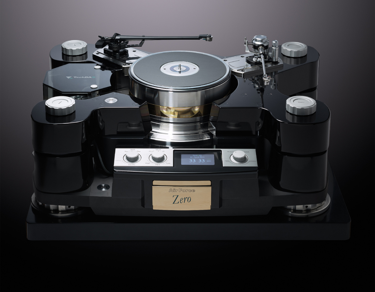 Проигрыватель виниловых дисков TechDas Air Force Zero весит 350 кг, из которых 120 кг приходится на опорный диск. Цена — 29 800 000 руб. (по состоянию на 2024 год). Было изготовлено 40 серийных экземпляров и ещё 10 по особому заказу