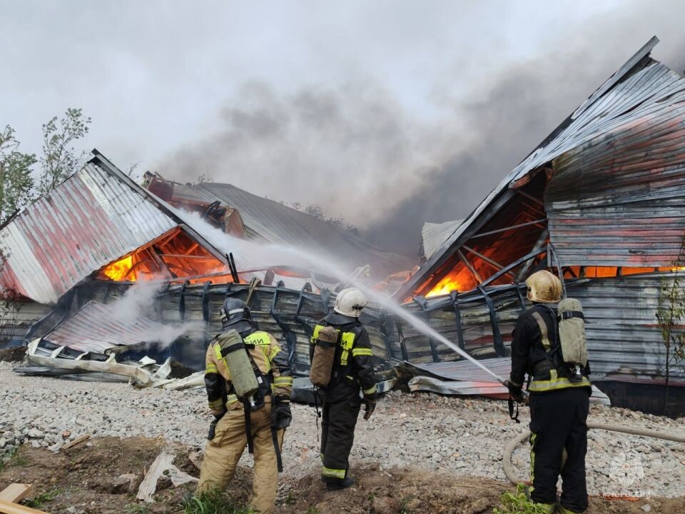    Пожар на ул. Звездной. Источник: ГУ МЧС по Алтайскому краю