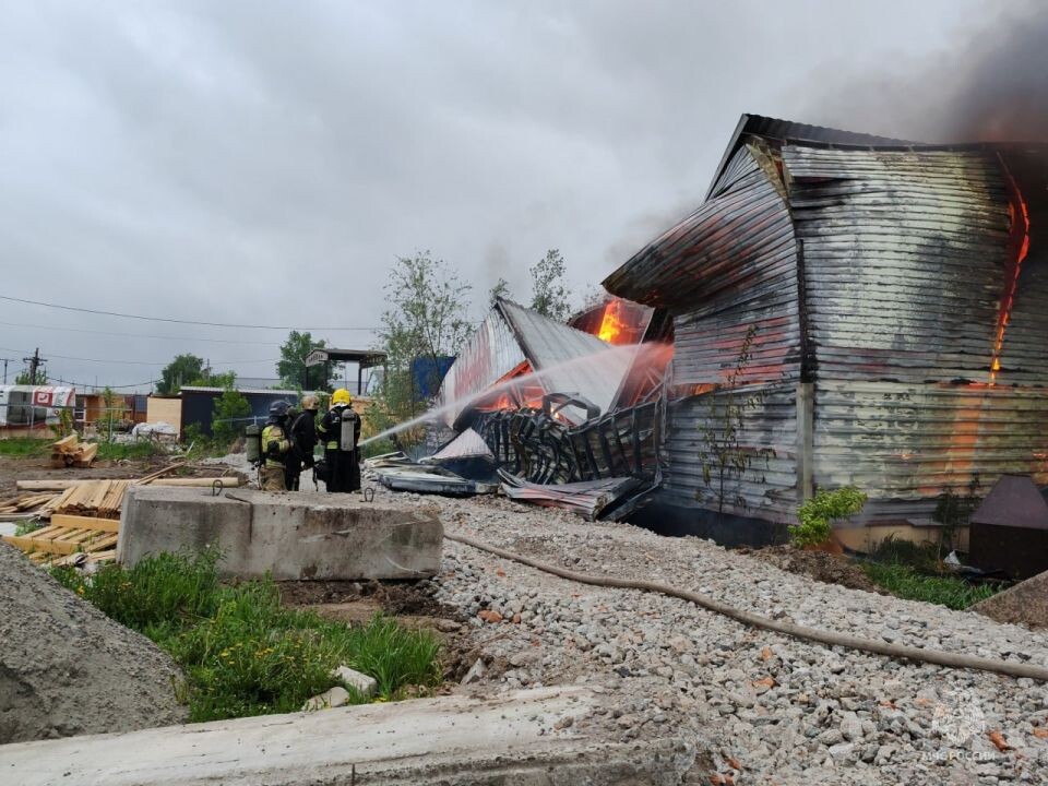    Пожар на ул. Звездной. Источник: ГУ МЧС по Алтайскому краю