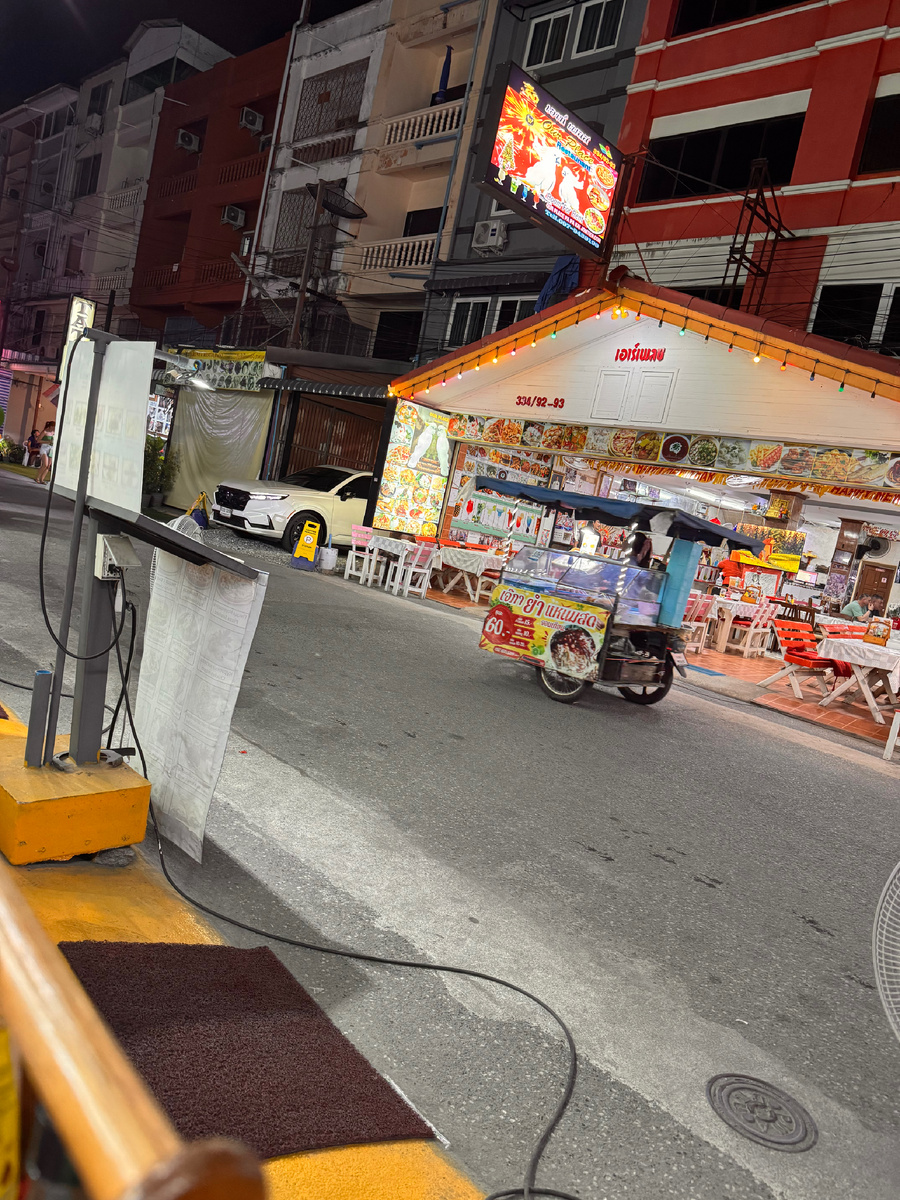 Ночной Джомтьен