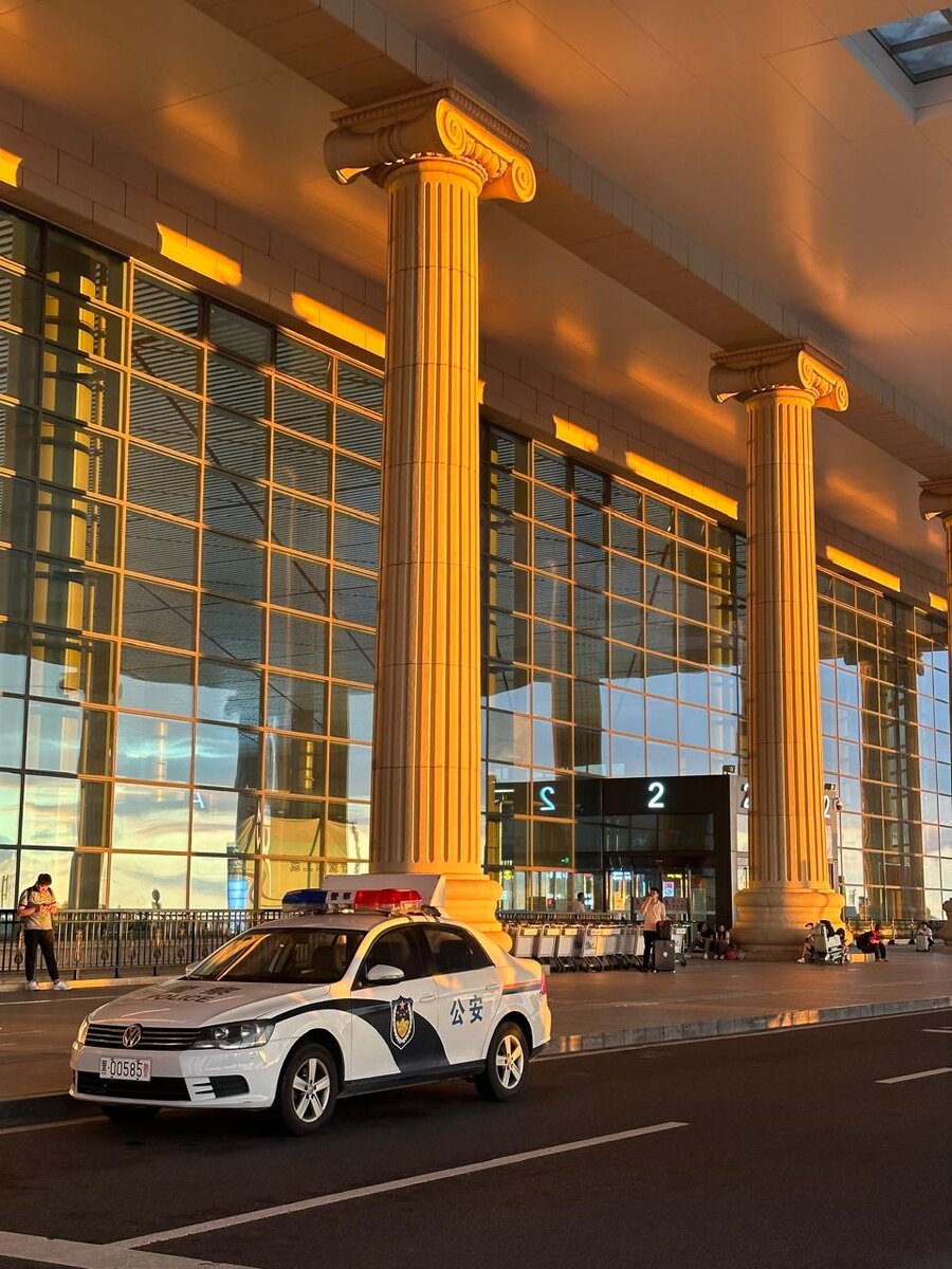 На фото очень красивый и атмосферный внутренний аэропорт в Харбине