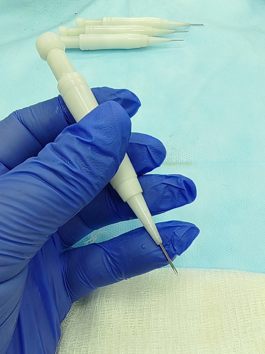 В клинике HFE для изъятия и постановки мы используем исключительно инструменты-иголочки