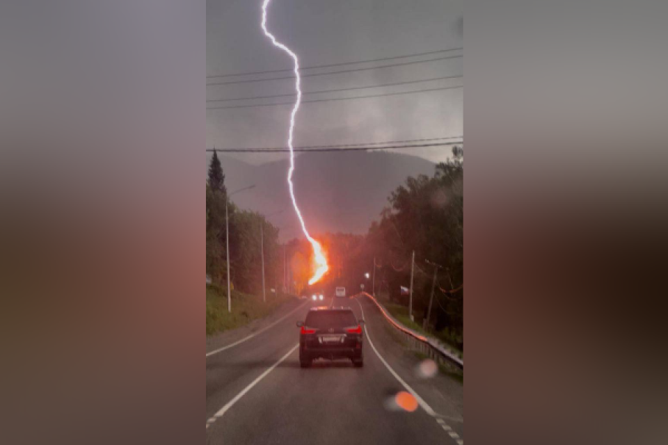    Молния. Источник: Республика Алтай в Telegram