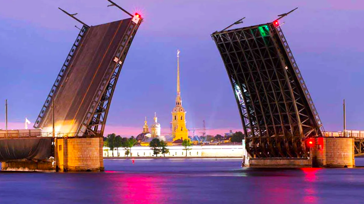 Развод мостов через Большую Неву, Малую Неву  и Неву производится в соответствии с утвержденным графиком