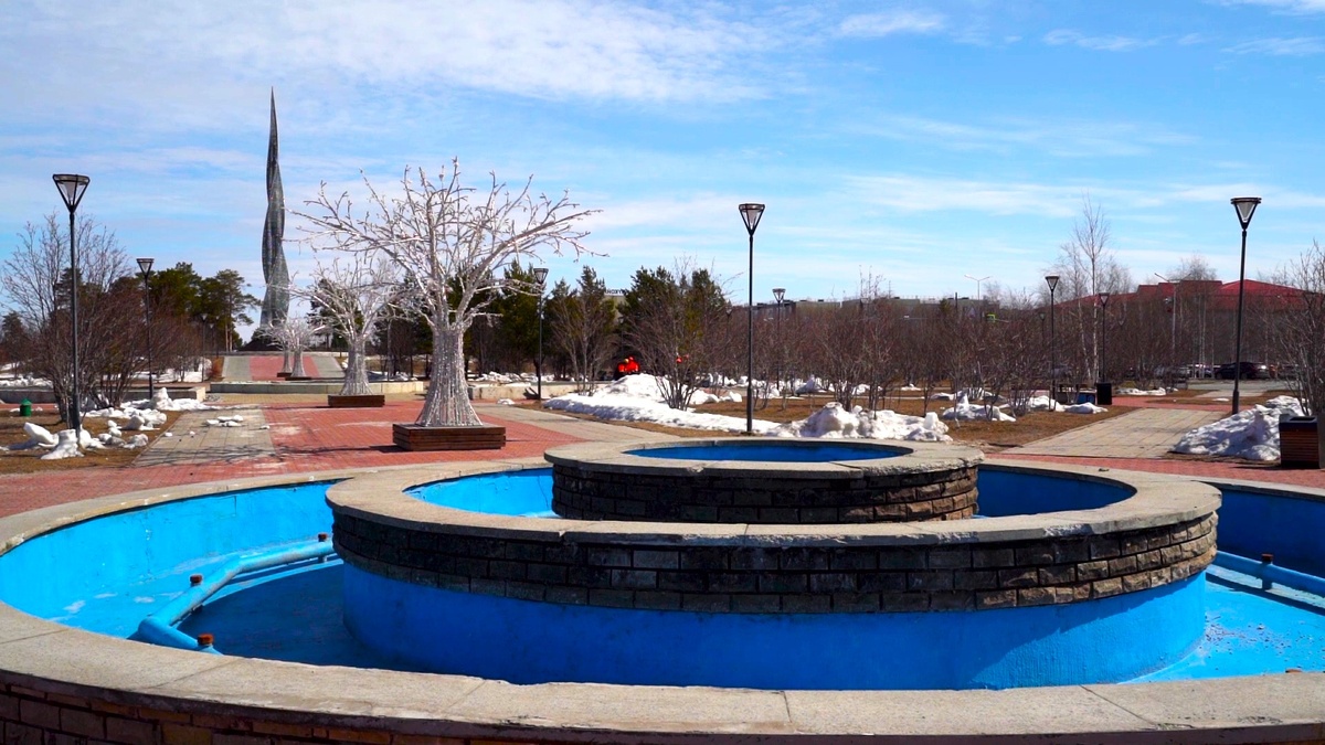    В Когалыме обновляют фонтаны Рябинового бульвара