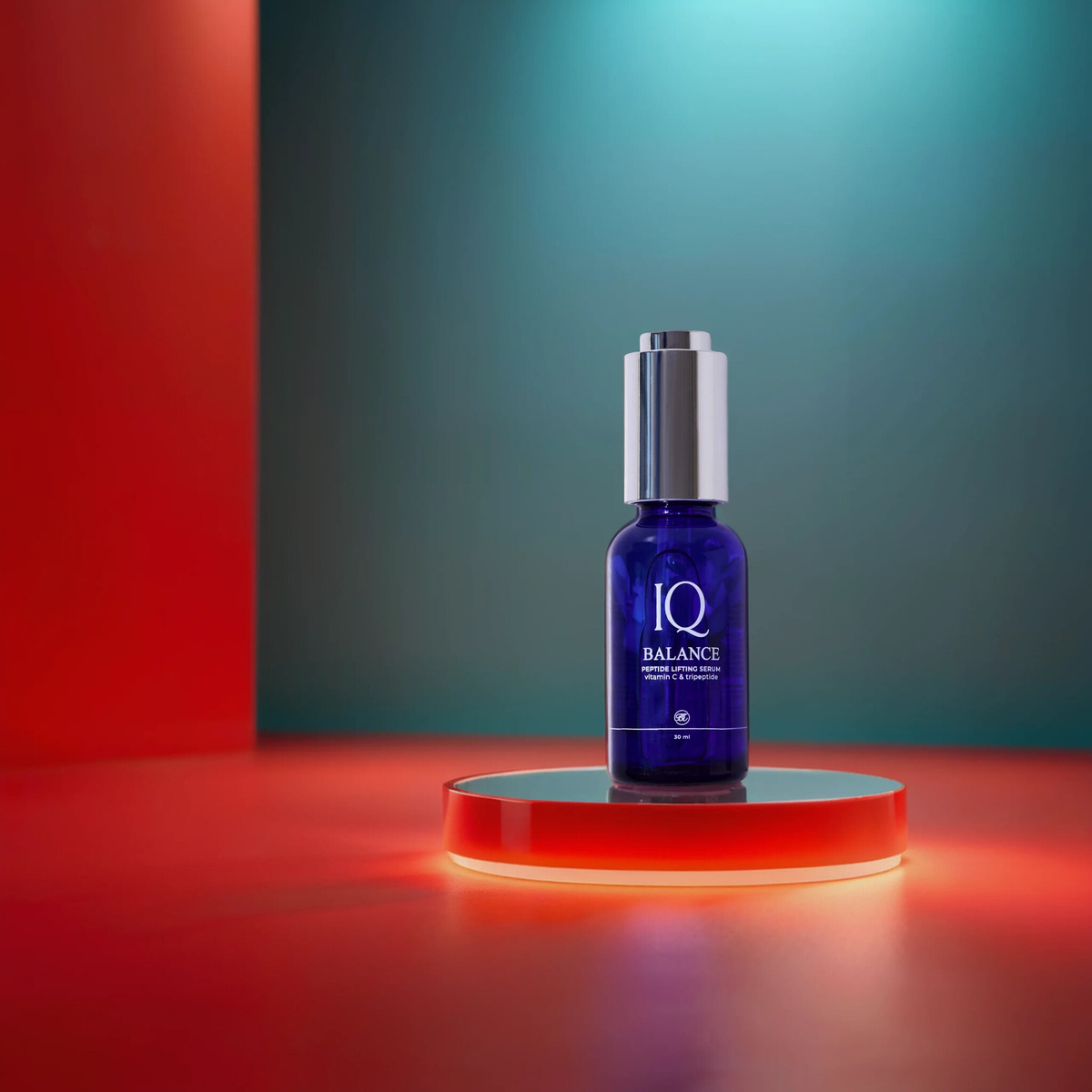 Антивозрастная сыворотка для лица IQ BALANCE с пептидами и витамином С. OZON: арт. 1856657269 WB: арт. 332769675