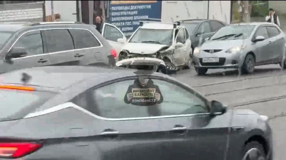    ДТП в Барнауле. Источник: "Инцидент Барнаул"