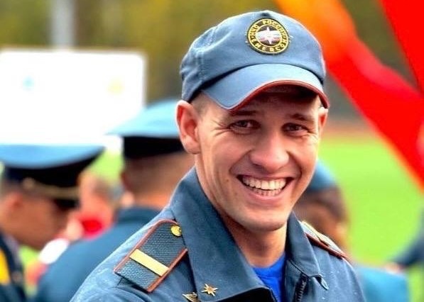    В Бузулуке пожарный ночью спас из огня людей и машину Оренбуржье