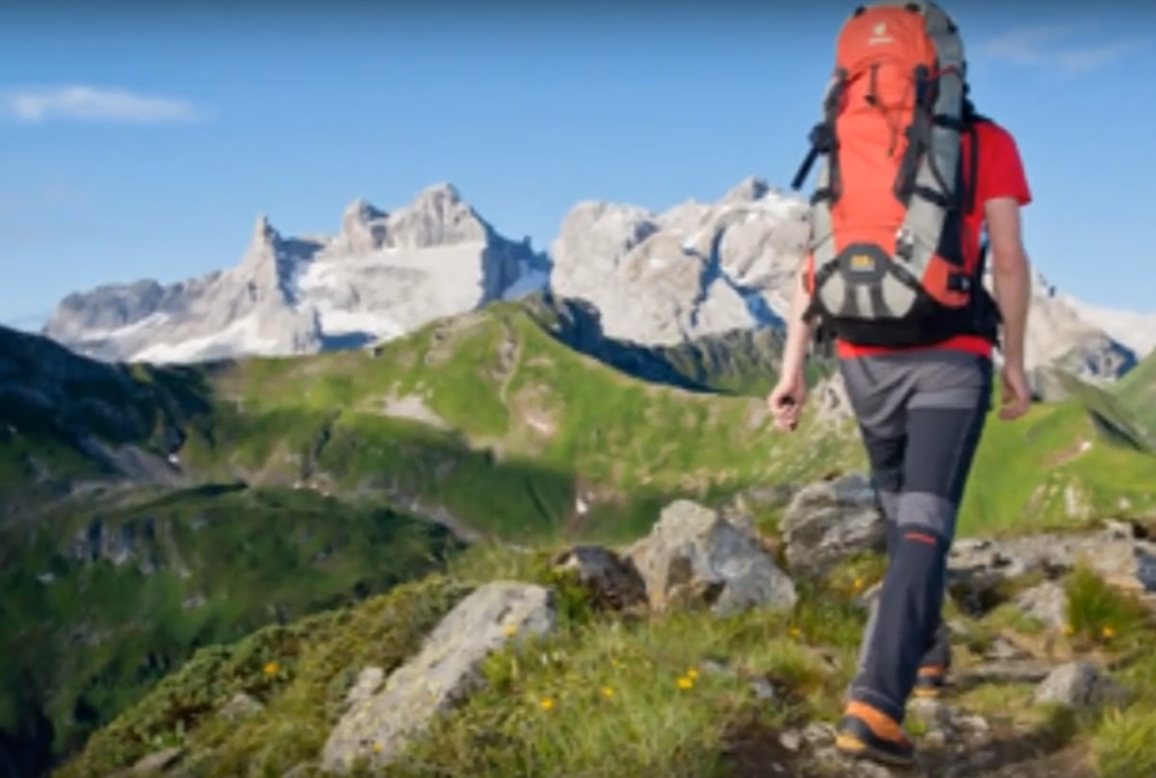 Кадр из клипа "а я еду за туманом..."