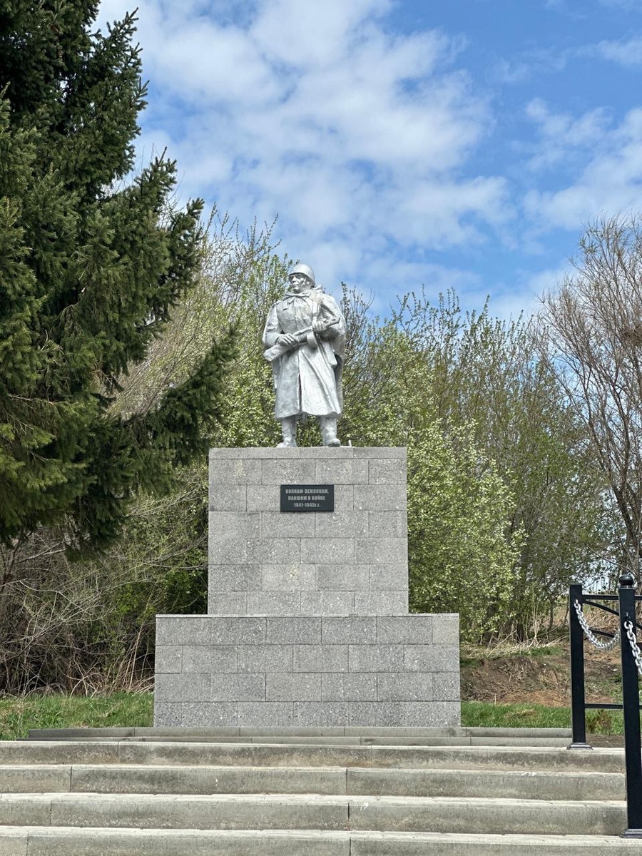 Помянула Дедов и Бабуль.