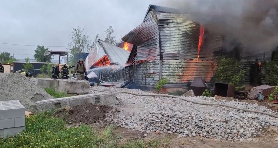    Пожар на улице Звездной. Источник: МЧС Алтайского края