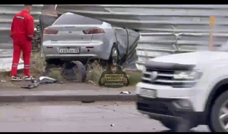    ДТП в Барнауле. Источник: "Инцидент Барнаул"