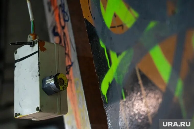 Пермяков призывают сообщать о незаконных граффити через портал «Управляем вместе». Фото: Руслан Яроцкий © URA.RU