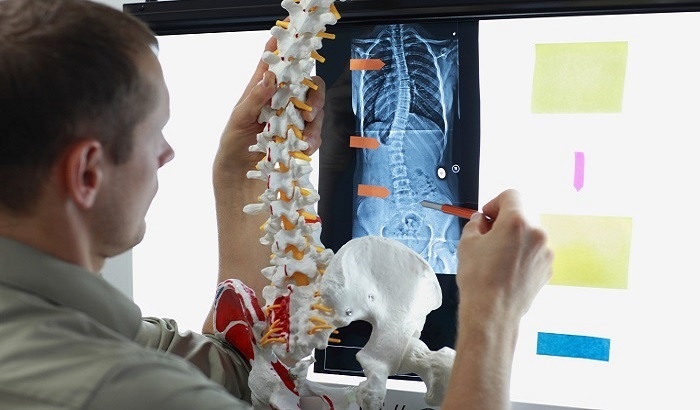    Пьяный врач в Нижнем Новгороде перепутал стопу пациента с копчиком