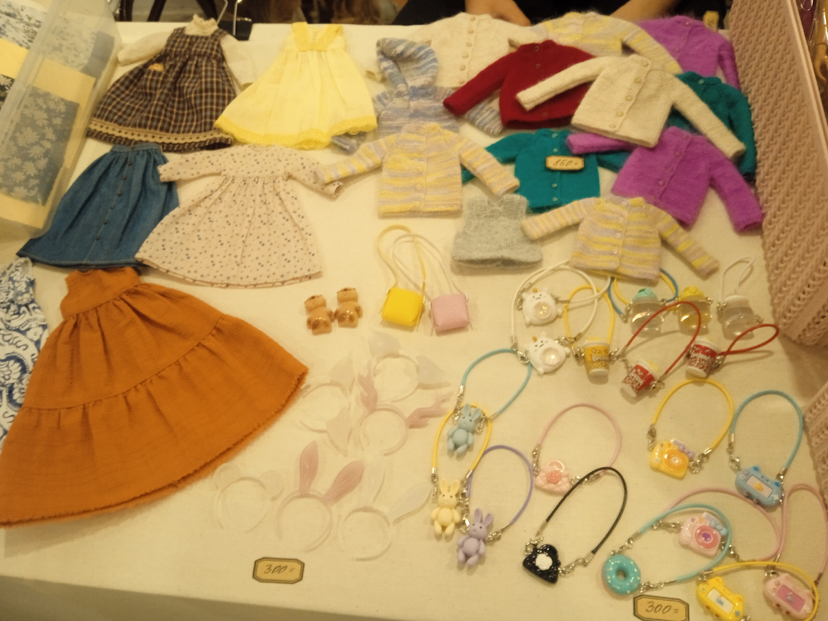 Наряды и украшения. Фото автора.