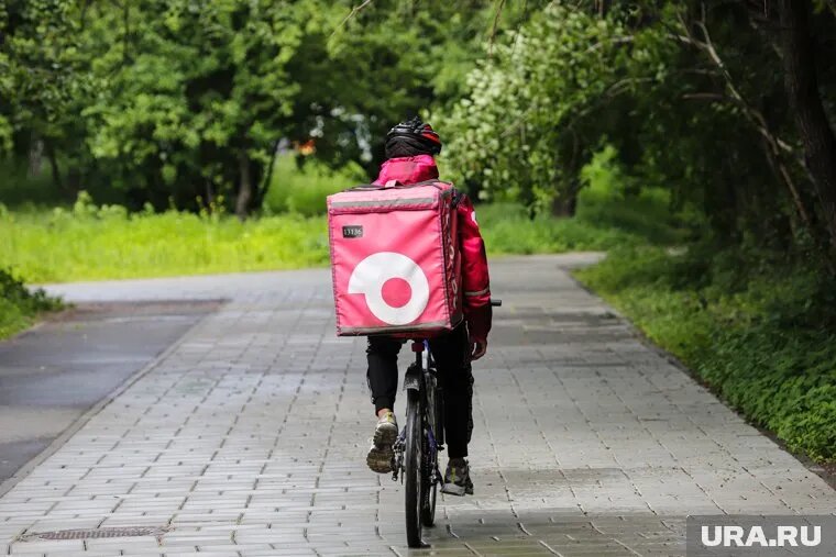 Проще всего найти подработку курьером. Фото: Размик Закарян © URA.RU