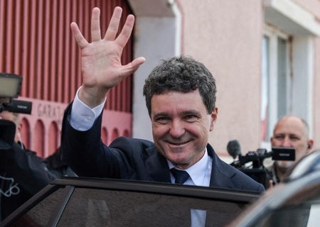    На президентских выборах в Румынии победил Никушор Дан. Симион признал поражение